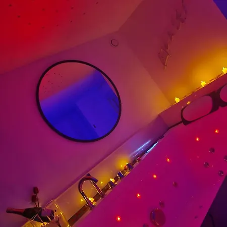 Holiday home Cocooning Avec Jacuzzi And Sauna Privatifs Saint-Martin-de-Saint-Maixent